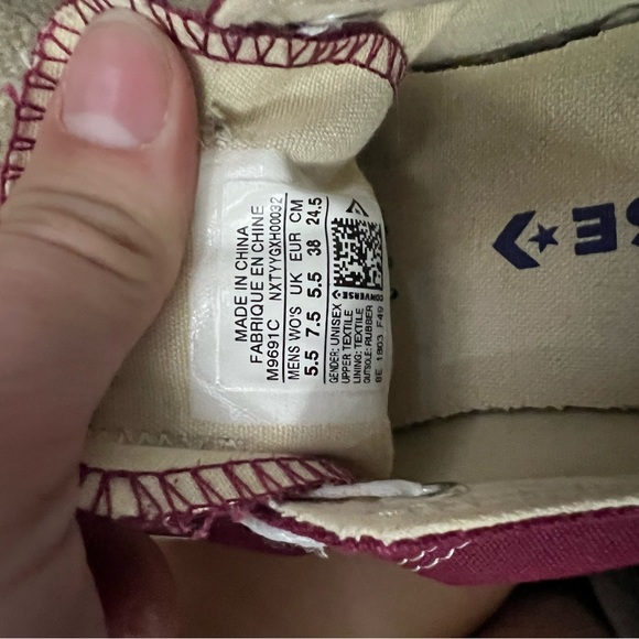 Women’s Maroon Converse Size 7.5 - Picture 3 of 4